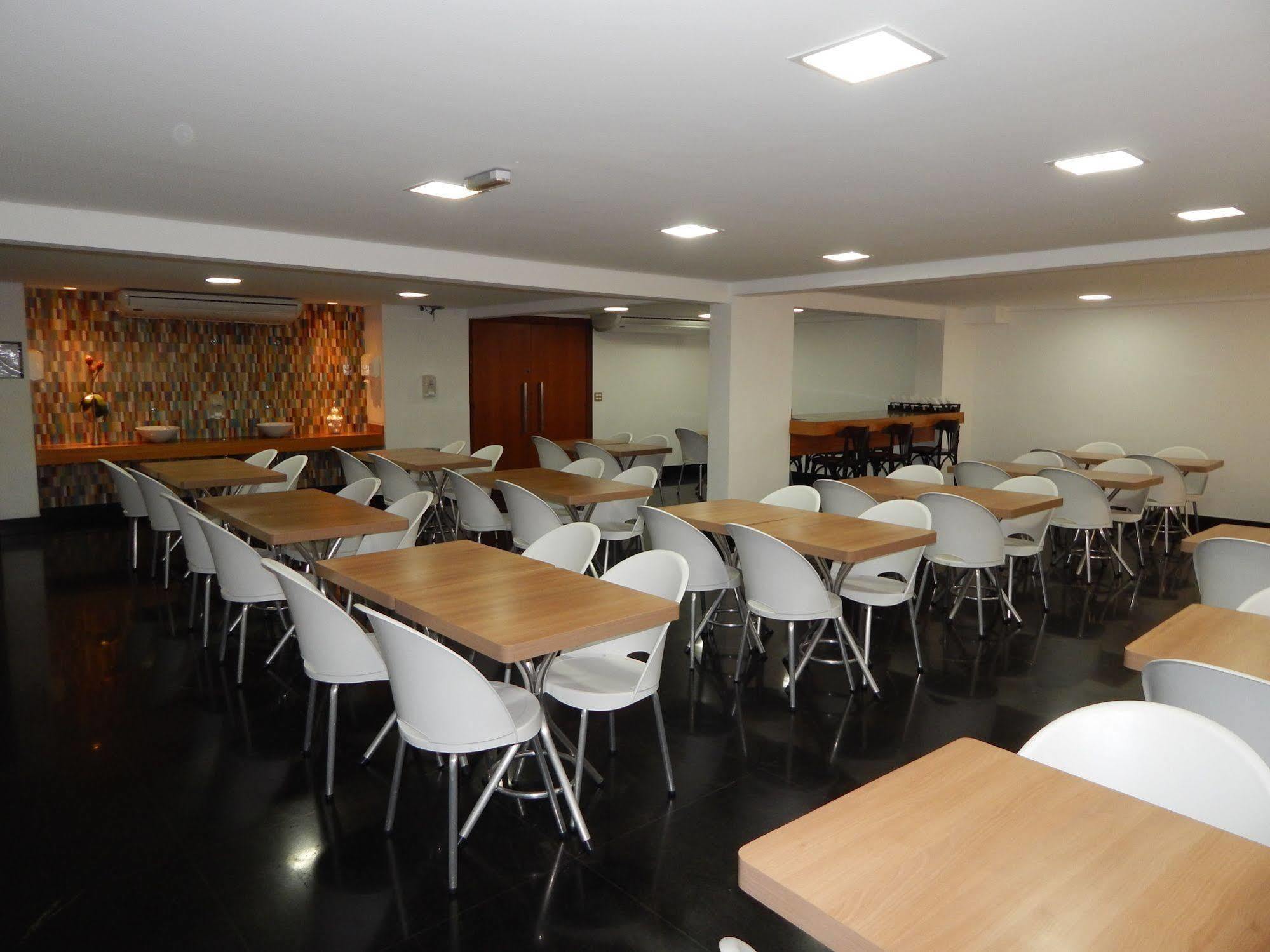Frimas Pampulha Hotel เบโลโอรีซอนชี ภายนอก รูปภาพ