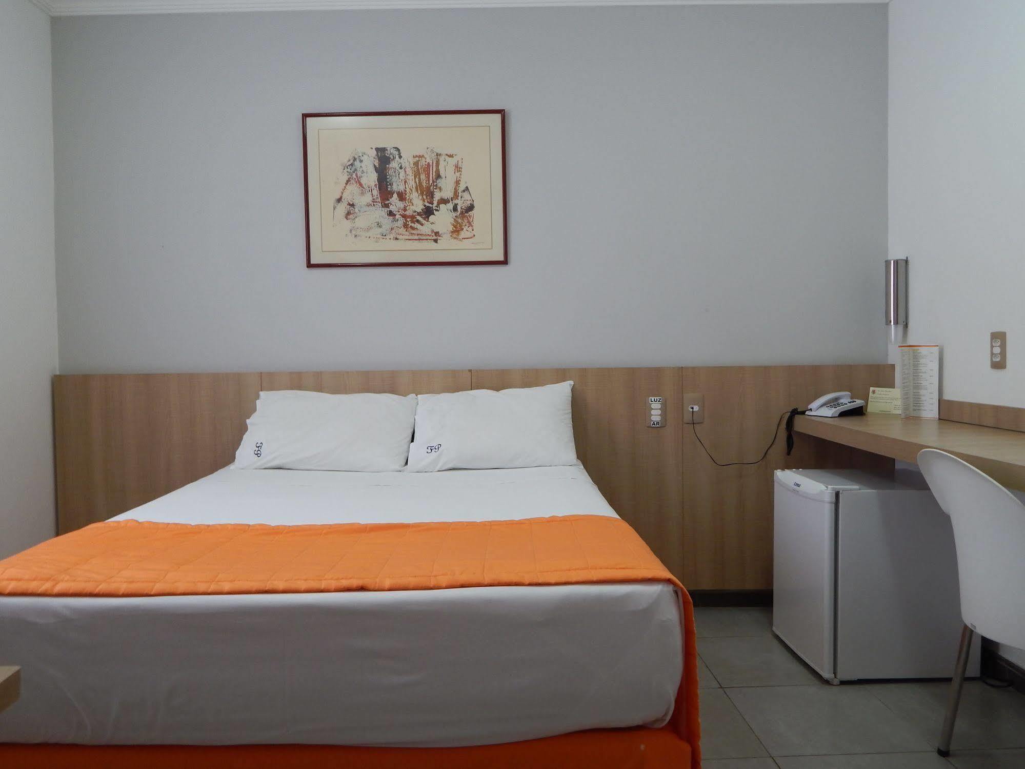 Frimas Pampulha Hotel เบโลโอรีซอนชี ภายนอก รูปภาพ
